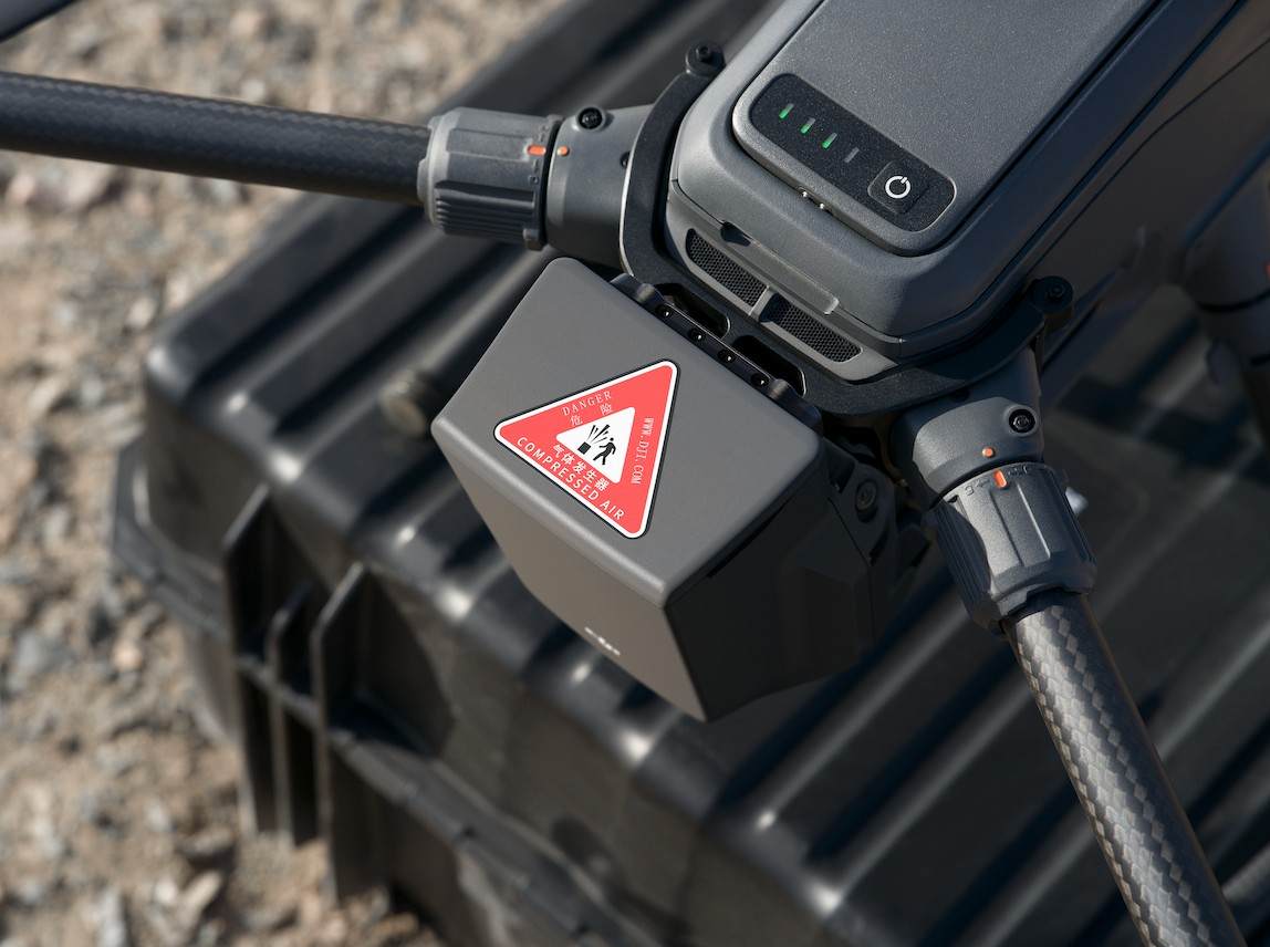 AP 100 Parachute attachment for M400